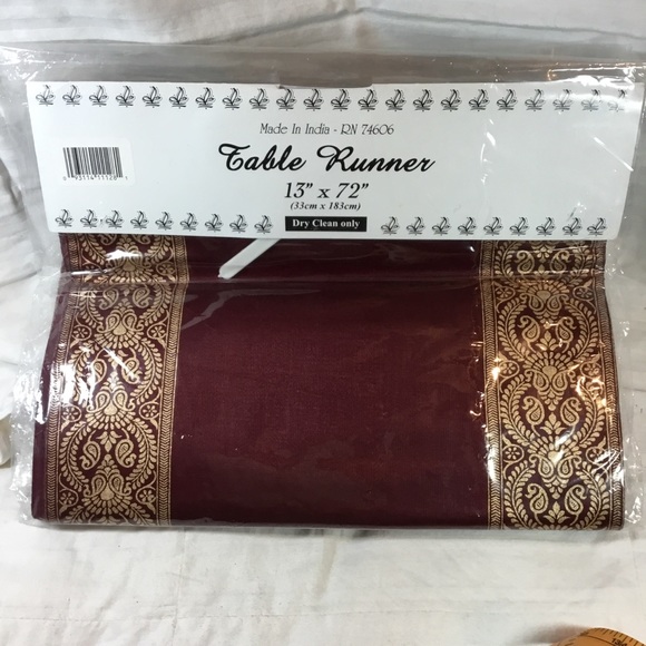 Table runner, gold border, - Picture 1 of 2